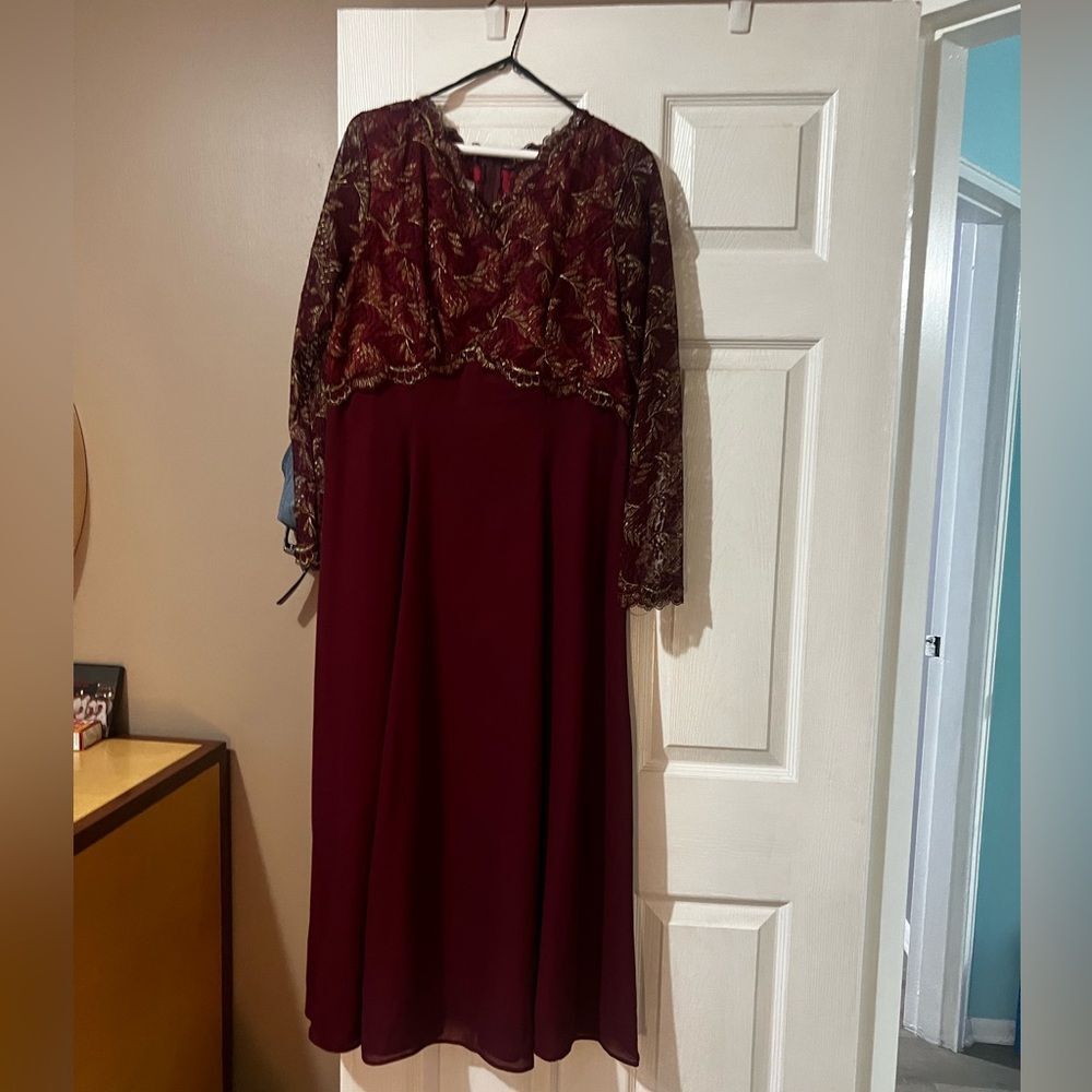 Brunnella Gown dress with lace - Picture 2 of 8